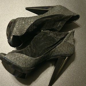 New La Victoire Booties